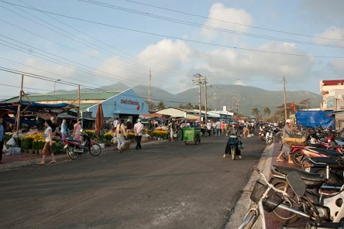 Le tumulte du marché matinal